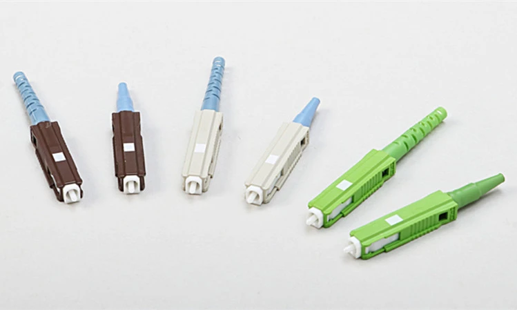 Conector MU fibră optică