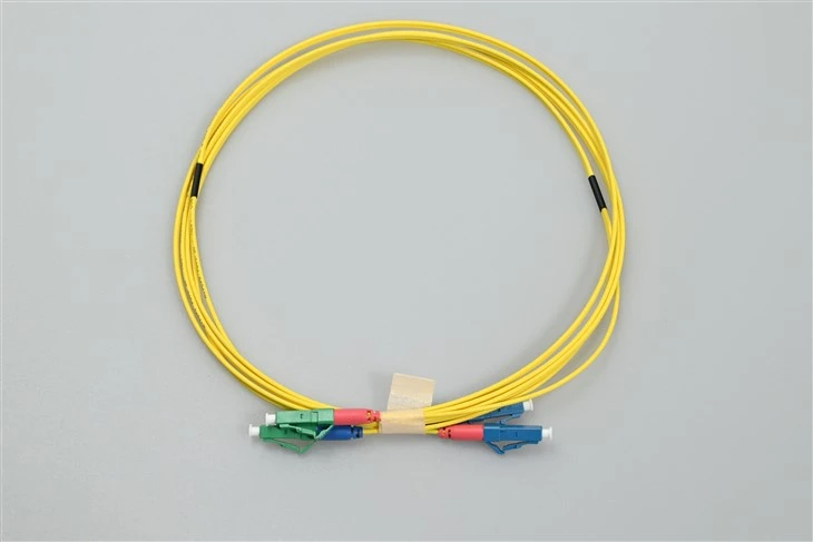Cordon de corecție cu fibră optică Lc apc la lc upc Duplex Galben