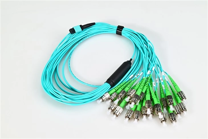 Cablu de corecție fibră optică Mtp la Fc Apc 24 fire Om3 3.0mm