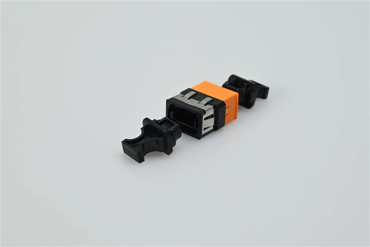 Adaptor pentru fibră optică MTP/MPO – 0,2 dB Pierdere redusă-cu manșon de aliniere de-precizie ridicată